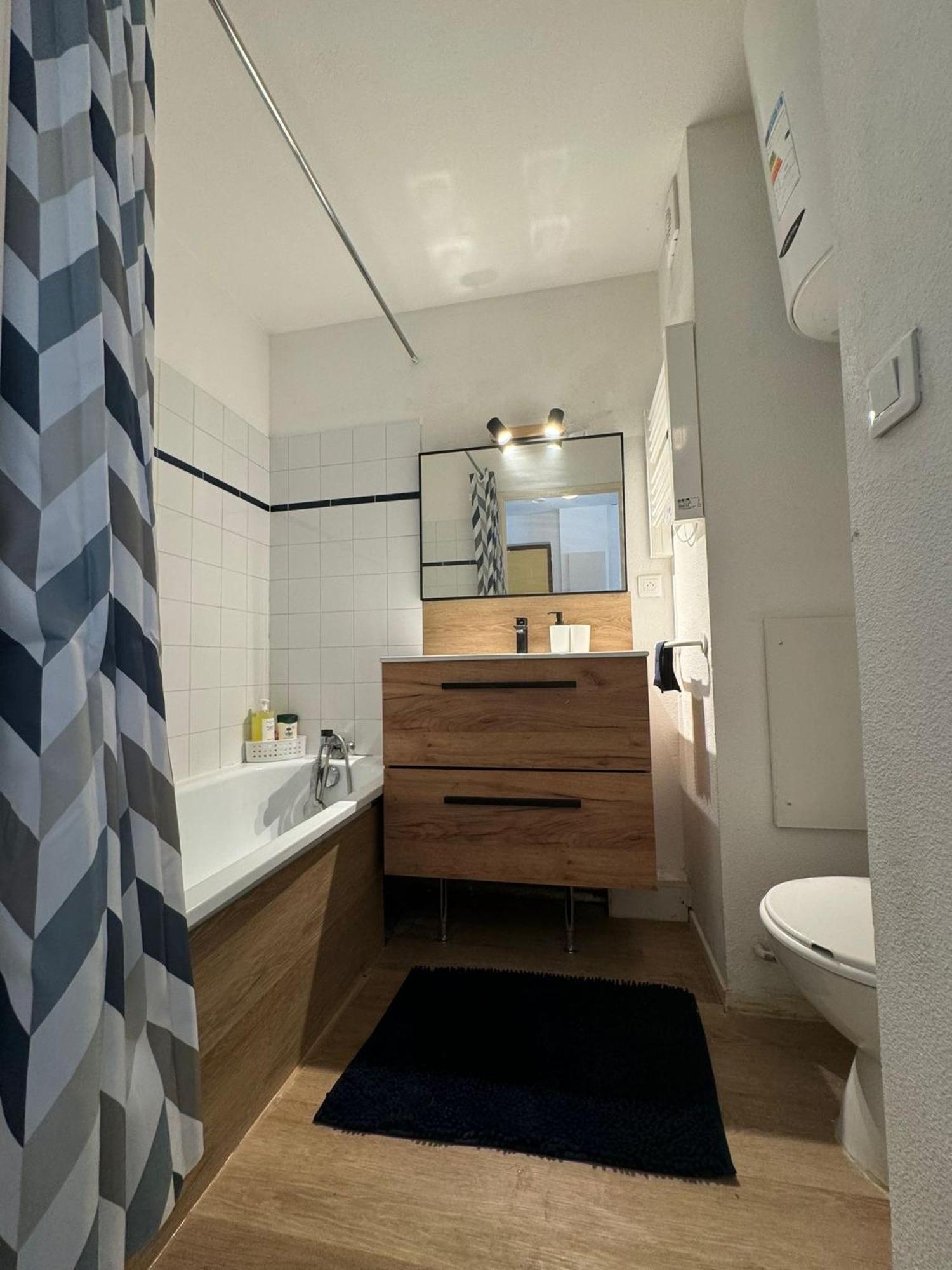 Vieux Et Parking Apartamento